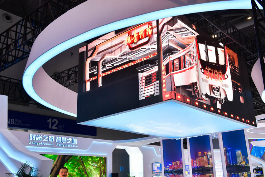 5月21日，重慶江北展廳，觀音橋裸眼3D屏幕迷你版亮相。鄒樂攝