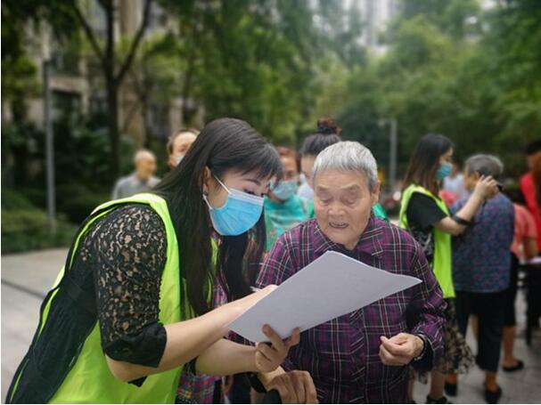 黨員志愿服務(wù)活動(dòng)。江北區(qū)國(guó)資委供圖