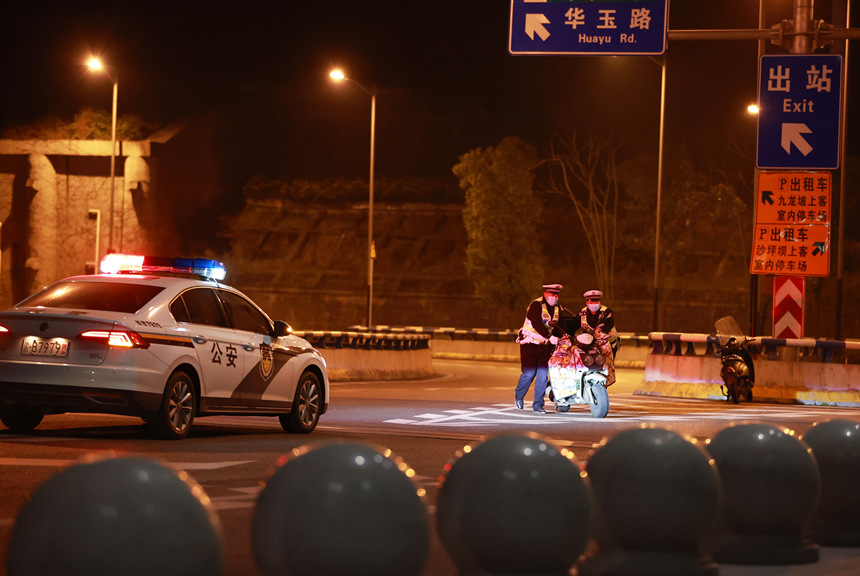 񾯌(du)`ͣĦ܇M(jn)x