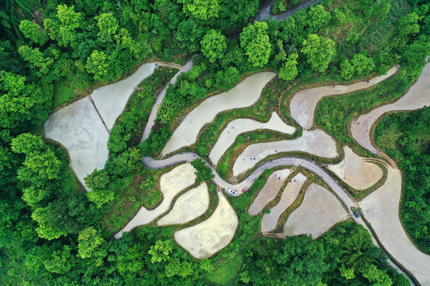 ؑcǭ^(q)ʯ(zhn)ɽgæz