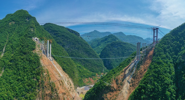 1.建設(shè)中的巫鎮(zhèn)高速公路東溪河特大橋(巫鎮(zhèn)公司供圖)