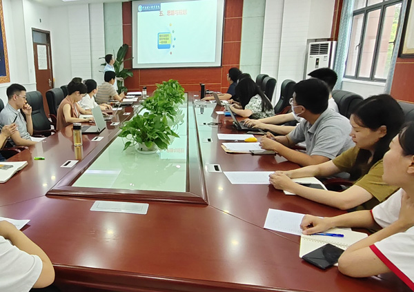 院長(zhǎng)說(shuō)專業(yè)。重慶理工職業(yè)學(xué)院供圖