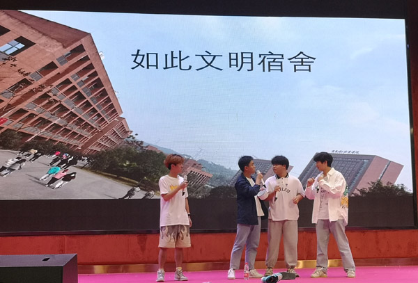 學(xué)生說(shuō)文明。重慶理工職業(yè)學(xué)院供圖