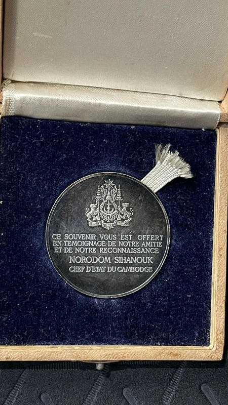 1965年柬埔寨親王西哈努克贈(zèng)送給重慶球員的紀(jì)念章 市體育局供圖