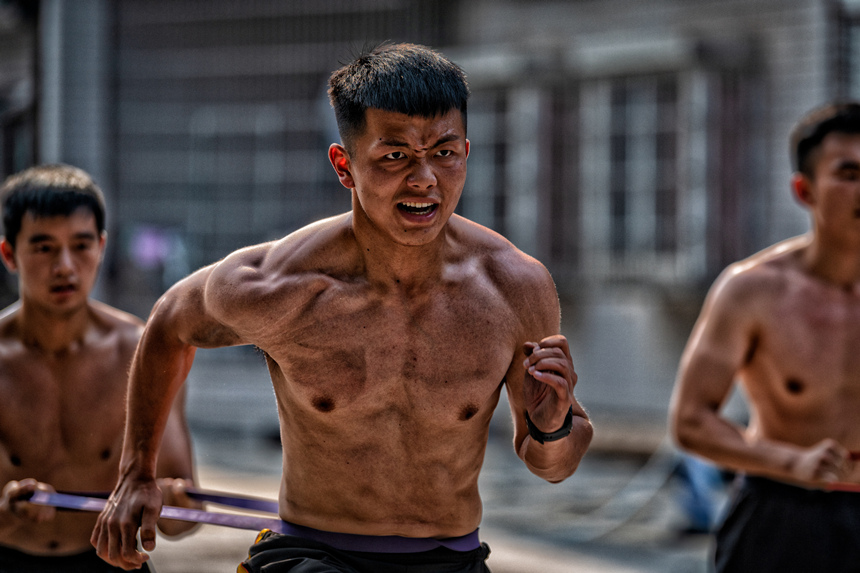 重慶特警綜合實(shí)戰(zhàn)演練現(xiàn)場(chǎng)。重慶市公安局供圖