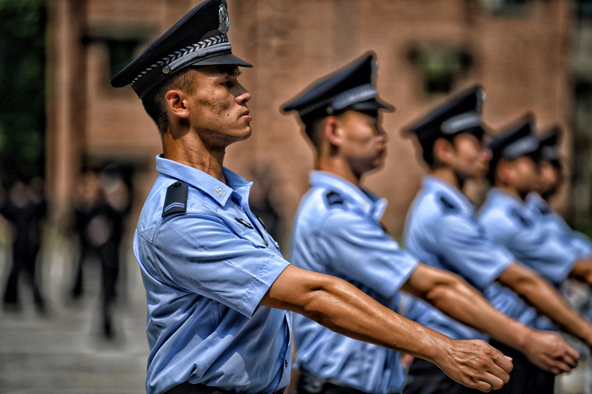 重慶特警綜合實戰(zhàn)演練現(xiàn)場。重慶市公安局供圖