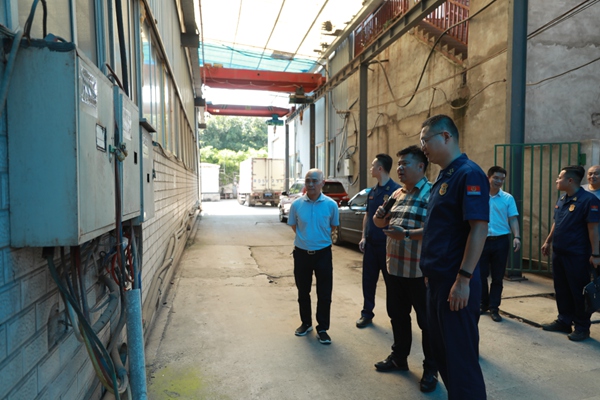 檢查現(xiàn)場。九龍坡區(qū)消防救援支隊供圖