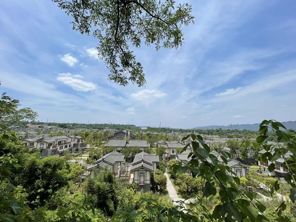 英雄灣村即將交付的“田園民居”。夏祥洲攝