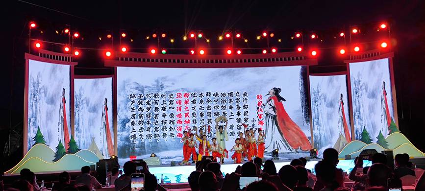 非遺文化節(jié)目抬兒調(diào)展演—《陸游問(wèn)路》。張常偉攝