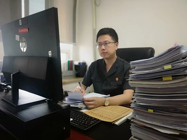 葉倩青正在工作。受訪者供圖