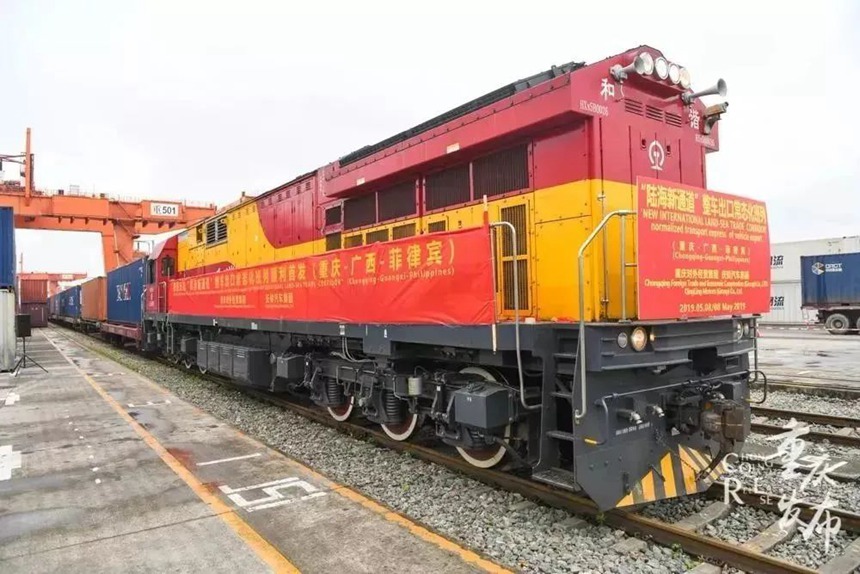 “陸海新通道”整車出口常態(tài)化班列（資料圖）。鄒樂攝