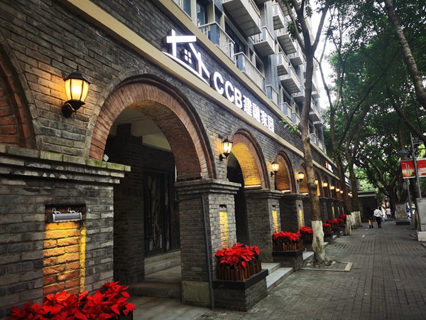 中山四路83號(hào)公寓。