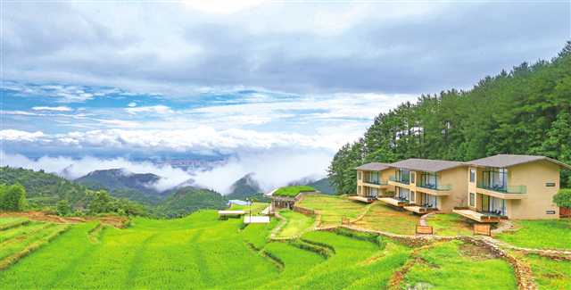 墊江全力打造都市度假的核心承載地，山地運(yùn)動的體驗(yàn)地，溫泉康養(yǎng)的目的地，山居生活的體驗(yàn)地。（圖為全國甲級旅游民宿 墊江“飛蔦集——巴谷·宿集”）