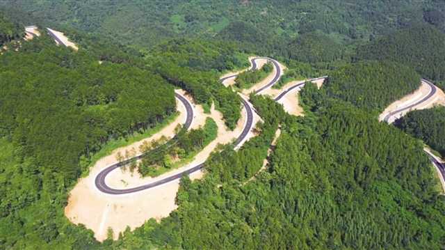 內(nèi)槽旅游健康路，蜿蜒游走明月山