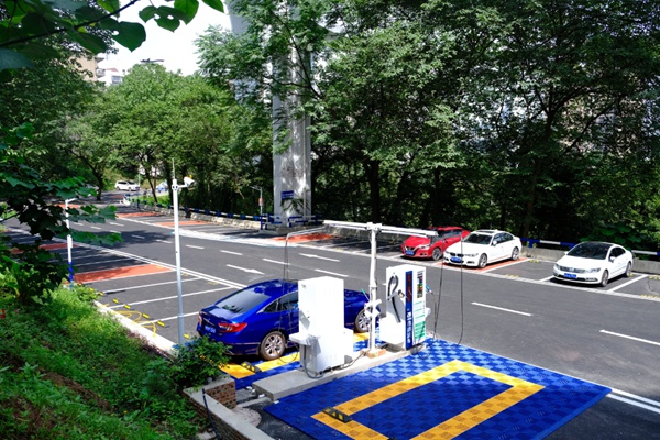 軌道銅元局站便民停車場(chǎng)。郭旭攝