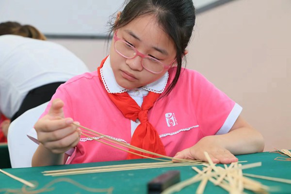 感受竹編技藝?；顒又鬓k方供圖