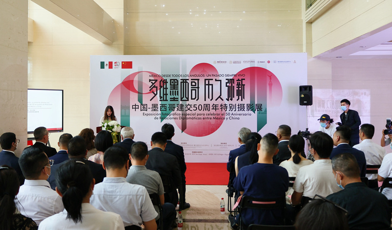 攝影展開幕式現(xiàn)場。李聰沖攝