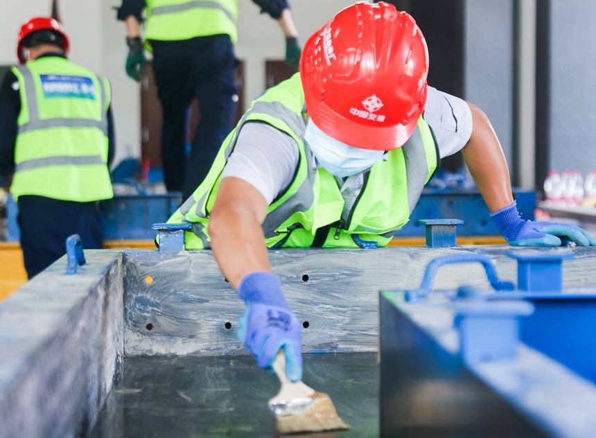 “川渝住建杯”裝配式建筑技能競(jìng)賽現(xiàn)場(chǎng)。重慶市住房和城鄉(xiāng)建設(shè)委員會(huì)供圖