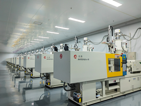 重慶明旭光學(xué)科技有限公司生產(chǎn)線。奉節(jié)縣委宣傳部供圖