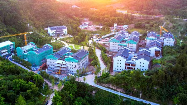 數(shù)智森林小鎮(zhèn)大數(shù)據(jù)中心機(jī)房。段斯斯攝