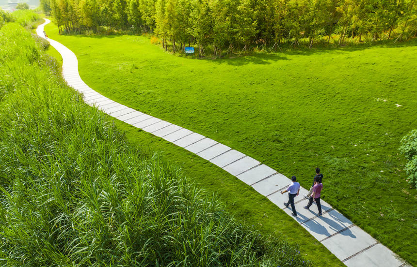 重慶巴南區(qū)花溪河生態(tài)綠道。劉紀(jì)湄?cái)z