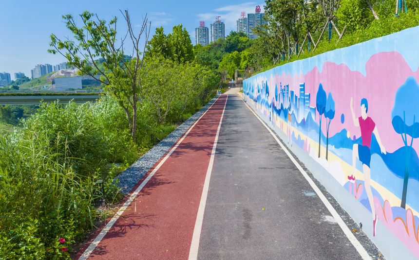 重慶巴南區(qū)花溪河生態(tài)綠道。劉紀(jì)湄?cái)z