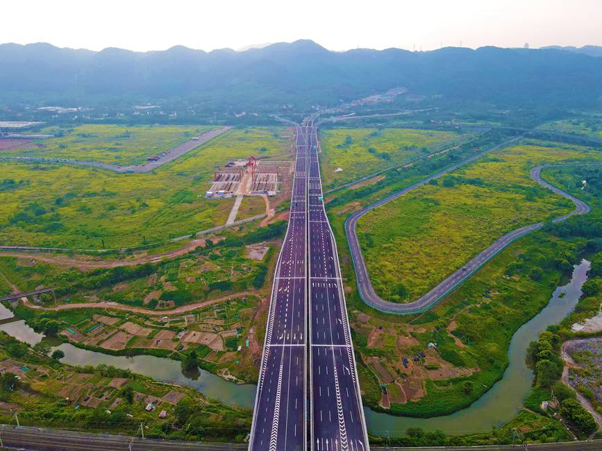 坪山大道順利通過竣工聯(lián)合驗(yàn)收