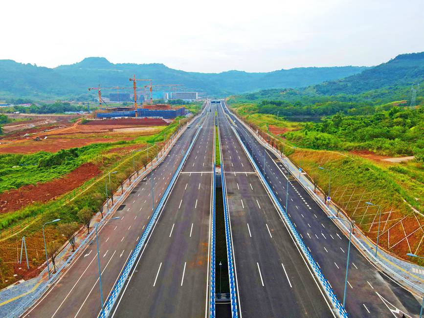 坪山大道順利通過竣工聯(lián)合驗(yàn)收