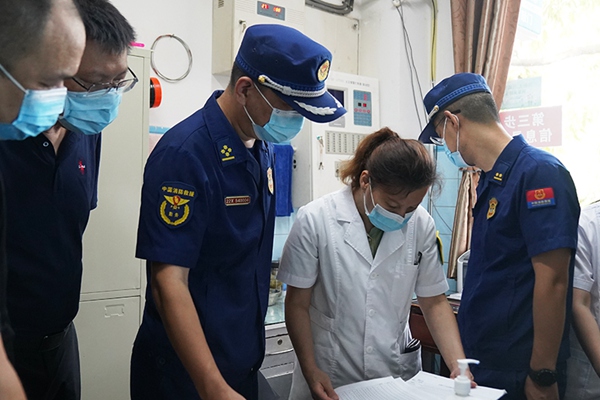 檢查現(xiàn)場(chǎng)。雙橋經(jīng)開(kāi)區(qū)消防救援大隊(duì)供圖