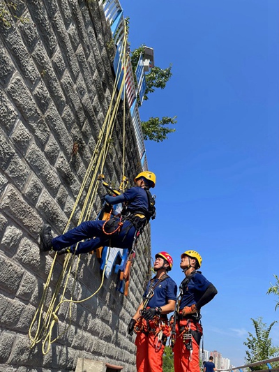 訓(xùn)練現(xiàn)場(chǎng)。渝中區(qū)消防救援支隊(duì)供圖