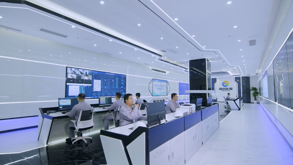 環(huán)保產(chǎn)業(yè)園分布式能源智能管控中心。重慶燃?xì)饧瘓F(tuán)供圖