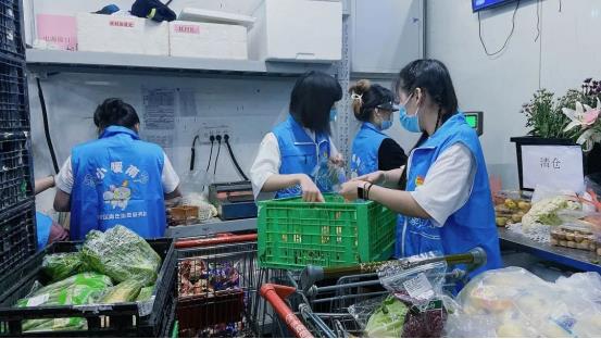 “小暖南”青年志愿者在行動(dòng)。共青團(tuán)南岸區(qū)委供圖