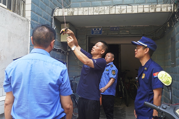 整治現(xiàn)場(chǎng)。雙橋經(jīng)開(kāi)區(qū)消防救援大隊(duì)供圖