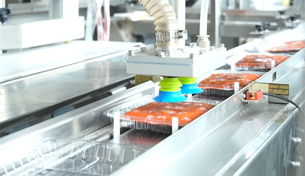 重慶秦媽實(shí)業(yè)基地生產(chǎn)車間。唐文蕤攝