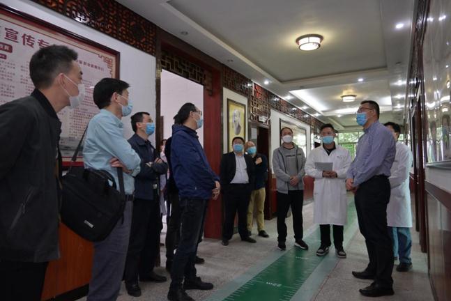 指導(dǎo)建設(shè)塵肺病康復(fù)站。重慶醫(yī)藥高等專科學(xué)校附屬第一醫(yī)院供圖