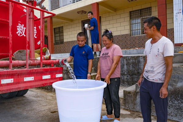 白馬鎮(zhèn)開展送水服務。武隆區(qū)白馬鎮(zhèn)供圖