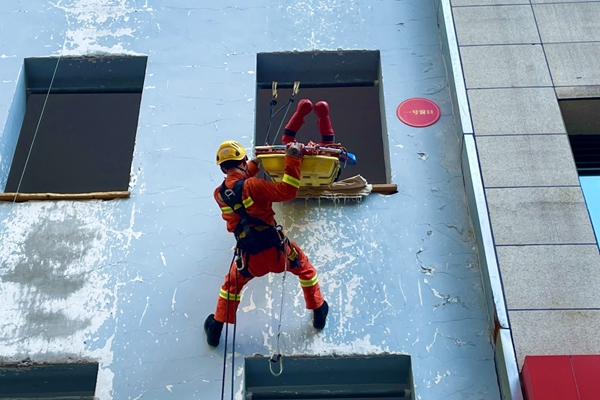 訓(xùn)練現(xiàn)場。渝中區(qū)消防救援支隊(duì)供圖