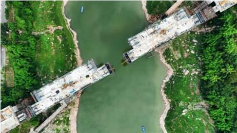 東溪河大橋施工現(xiàn)場(chǎng)。中建路橋集團(tuán)供圖