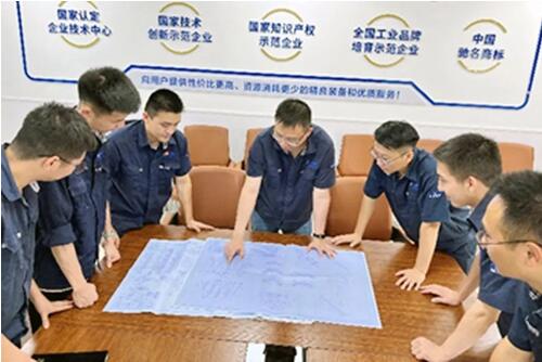 重通集團壓縮機技術(shù)團隊。重慶機電集團供圖