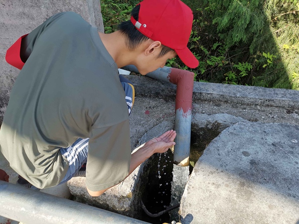 開州區(qū)水利局工作人員開展灌區(qū)渠道巡查。重慶市水利局供圖