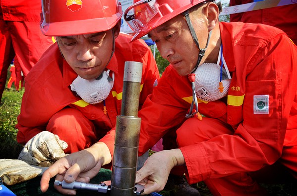 比武賽場(chǎng)練兵忙。西南物探分公司鉆井工程中心供圖