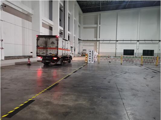 醫(yī)廢垃圾運輸車輛駛?cè)雽S眯读蠀^(qū)