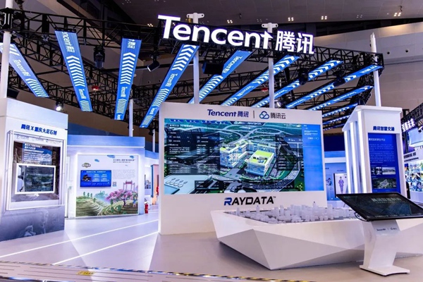 智博會騰訊展臺展示數(shù)字技術(shù)。騰訊供圖