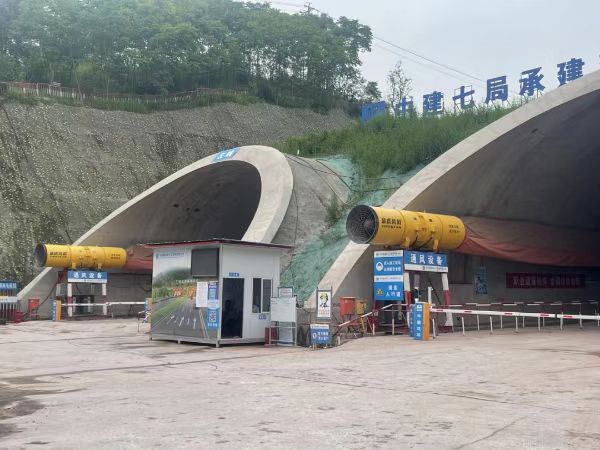 重慶兩江新區(qū)普福大道（寨子路）四期工程蔣家灣隧道施工現(xiàn)場。中建七局西南公司供圖
