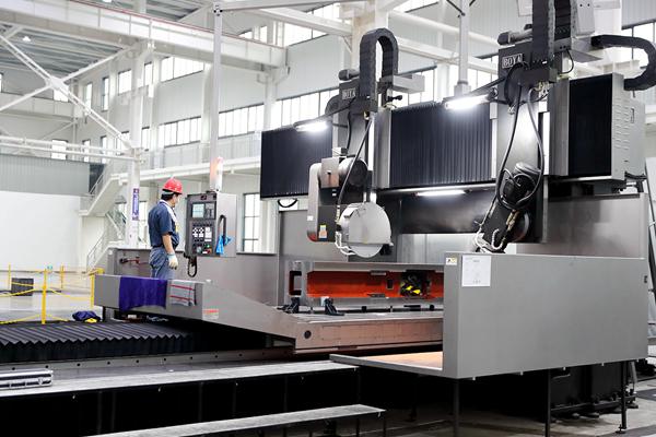 智能裝備產(chǎn)業(yè)。余鴻攝