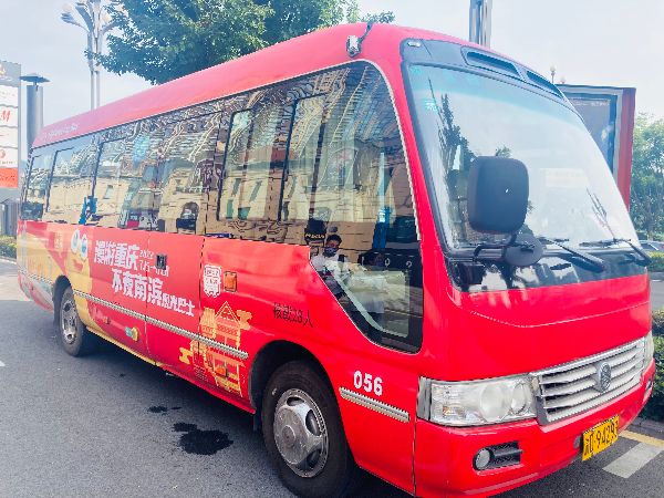 “漫游不夜南濱”觀光巴士。南岸區(qū)委宣傳部供圖