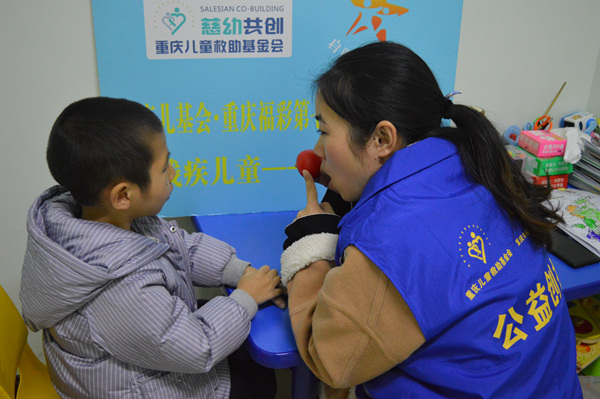 童聲計劃為殘疾兒童開展語音康復訓練。重慶市民政局供圖