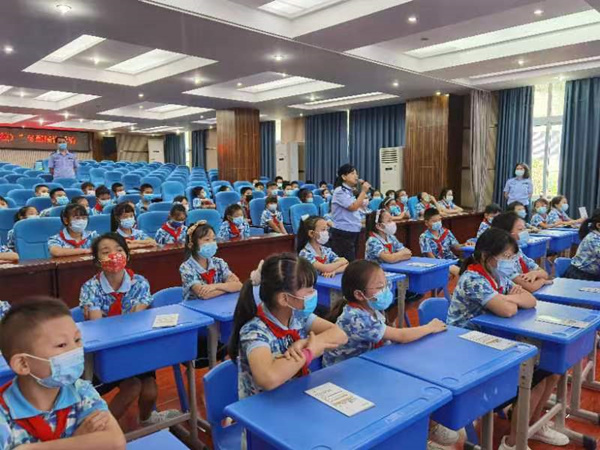 “護(hù)苗行動(dòng)進(jìn)校園”活動(dòng)現(xiàn)場(chǎng)。江北區(qū)委宣傳部供圖