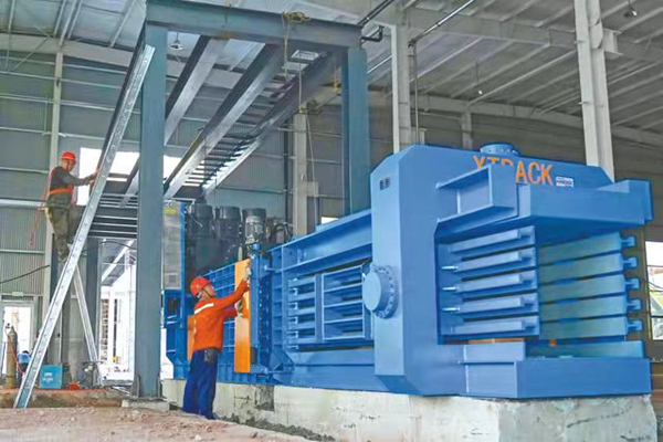 前鋒區(qū)建平集團(tuán)輕工產(chǎn)業(yè)園進(jìn)入設(shè)備安裝階段。廣安市委宣傳部供圖