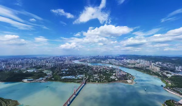 九龍坡藍天白云城市好風光。九龍坡生態(tài)環(huán)境局供圖